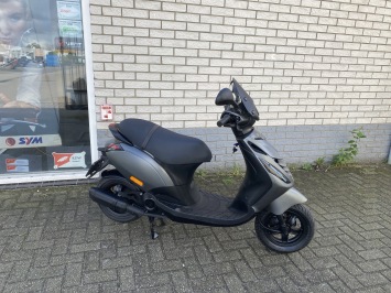 LEUKE PIAGGIO ZIP SP 45KM BROM MAT GREY BJ2019 9000KM