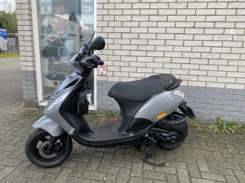 GAVE PIAGGIO ZIP SP 45 4-TAKT NARDO GREY BROM BJ2015 10.000KM