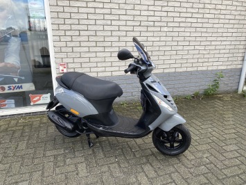 GAVE PIAGGIO ZIP SP 45 4-TAKT NARDO GREY BROM BJ2015 10.000KM