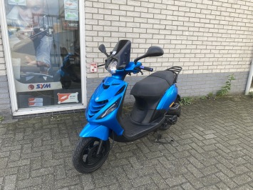 DIKKE PIAGGIO ZIP SP 45KM BROM BMW BLAUW BJ2017 9000KM 