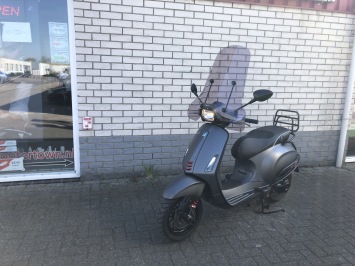 PRACHTIGE VESPA SPRINT S 45KM  BROM  MAT GREY BJ2017 8000KM 4-TAKT