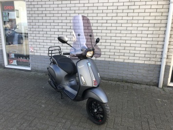 PRACHTIGE VESPA SPRINT S 45KM  BROM  MAT GREY BJ2017 8000KM 4-TAKT