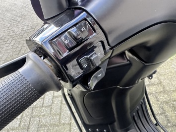 LEUKE VESPA SPRINT S 45KM BROM MAT ZWART BJ2018 9000KM 4-TAKT