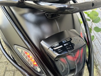 LEUKE VESPA SPRINT S 45KM BROM MAT ZWART BJ2018 9000KM 4-TAKT