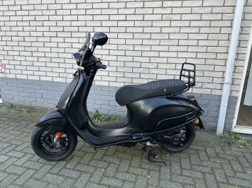 GAVE VESPA SPRINT S 45KM 4-TAKT BROM MAT BLACK 8.000KM BJ2022