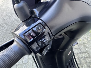 GAVE VESPA SPRINT S 45KM 4-TAKT BROM MAT BLACK 8.000KM BJ2022