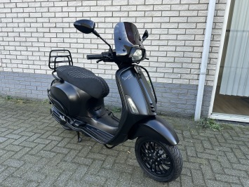 GAVE VESPA SPRINT S 45KM 4-TAKT BROM MAT BLACK 8.000KM BJ2022