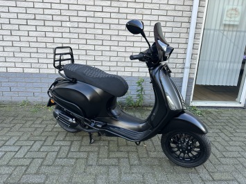 GAVE VESPA SPRINT S 45KM 4-TAKT BROM MAT BLACK 8.000KM BJ2022
