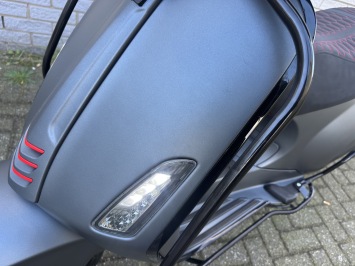 DIKKE VESPA SPRINT S 45KM BROM MAT GRIJS BJ2018 8.000KM 4-TAKT