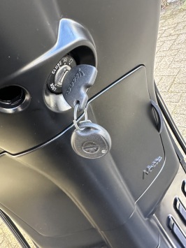  DIKKE VESPA SPRINT S 45KM BROM MAT ZWART BJ2020 10.000KM 4-TAKT