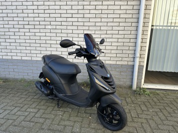 GAVE PIAGGIO ZIP SP 45KM BROM MAT ZWART BJ2017 12000KM