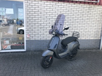 JONGE VESPA SPRINT S 45KM BROM BJ2020 2700KM MAT GRIJS