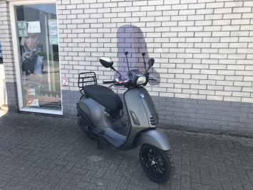 JONGE VESPA SPRINT S 45KM BROM BJ2020 2700KM MAT GRIJS