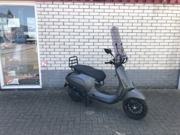 JONGE VESPA SPRINT S 45KM BROM BJ2020 2700KM MAT GRIJS