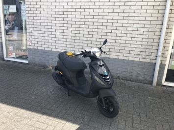 GAVE PIAGGIO ZIP SP 45KM BROM MAT ZWART BJ2018 7000KM