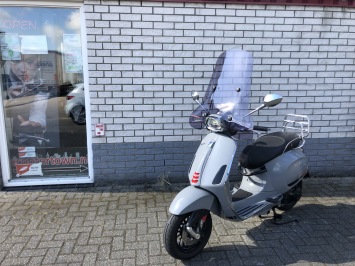 DIKKE VESPA SPRINT S 45KM BROM  NARDO GREY BJ 2018 10.000KM