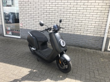 HELE MOOIE NIU N1s  Sport , N1S BROM 45KM ELECTRISCHE SCOOTER BJ2018 1800KM