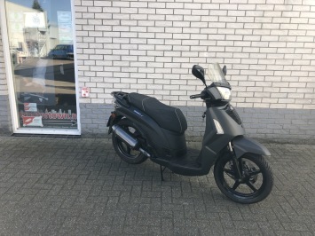 MOOIE KYMCO PEOLPE S 45KM BROM MAT ZWART  BJ2018  10.000KM