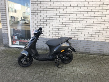 Dikke piaggio zip sp 45km brom PSYCHEDELIC 10.000km  bj2009 