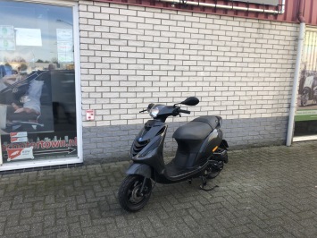 Dikke piaggio zip sp 45km brom PSYCHEDELIC 10.000km  bj2009 