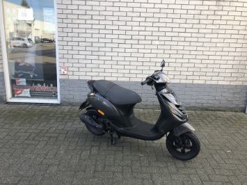 Dikke piaggio zip sp 45km brom PSYCHEDELIC 10.000km  bj2009 