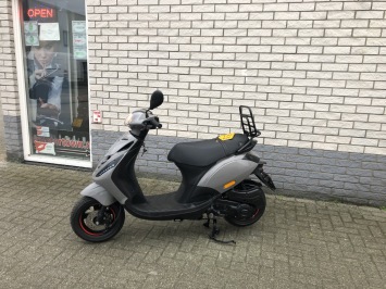 DIKKE PIAGGIO ZIP SP 45KM BROM NARDO GREY BJ2020 4000KM