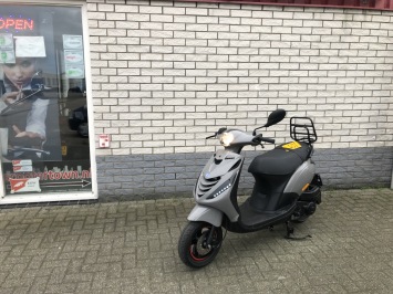 DIKKE PIAGGIO ZIP SP 45KM BROM NARDO GREY BJ2020 4000KM