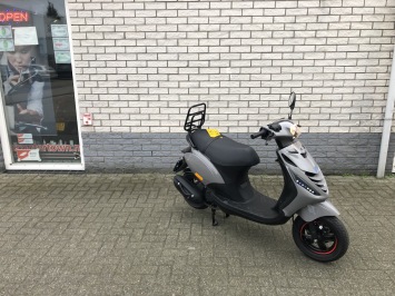 DIKKE PIAGGIO ZIP SP 45KM BROM NARDO GREY BJ2020 4000KM