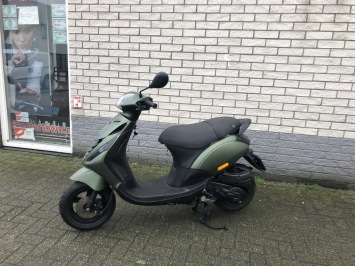 GAVE PIAGGIO ZIP MAT SP 45KM BROM MAT GROEN BJ2017 7000KM