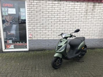 GAVE PIAGGIO ZIP MAT SP 45KM BROM MAT GROEN BJ2017 7000KM