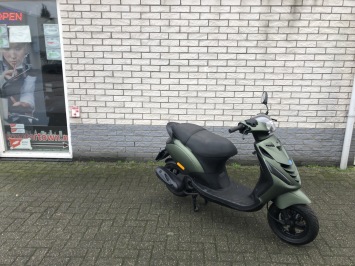 GAVE PIAGGIO ZIP MAT SP 45KM BROM MAT GROEN BJ2017 7000KM