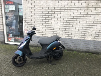 MOOIE PIAGGIO ZIP SP 45KM BROM MAT CAMELEON BJ2013 9000KM