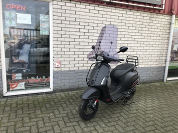 SPECIAL VESPA SPRINT NOTTE BLACK ON BLACK SPECIAL  VOL OPTIES BJ2025 0KM