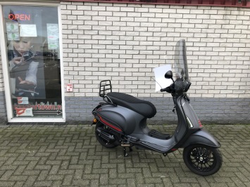 SPECIAL VESPA SPRINT S MAT GREY  SPECIAL VOL OPTIES BJ2025 0KM