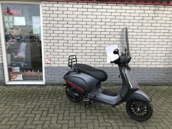 SPECIAL VESPA SPRINT S MAT GREY  SPECIAL VOL OPTIES BJ2023 0KM