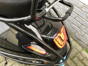 SPECIAL VESPA SPRINT  BLACK ON BLACK SPECIAL VOL OPTIES BJ2023 0KM