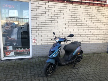 GAVE PIAGGIO ZIP 45KM BROM MAT CAMELEON BJ2015 9000KM