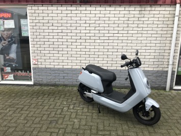 BIJNA NIEUWE NIU N1S SPORT 45KM BROM NARDO GREY BJ, 10-2022 1600KM