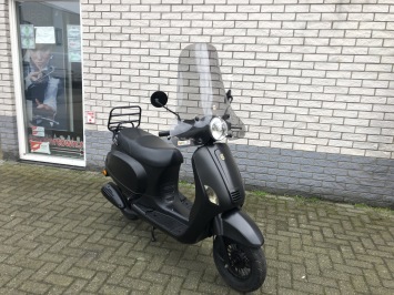 MOOIE BTC RIVA  45KM brom  4-TAKT MAT zwart  BJ2019 7000KM