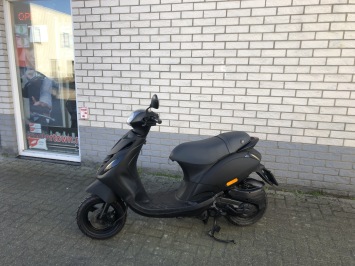 MOOIE PIAGGIO ZIP SP 45 4-TAKT MAT ZWART BROM BJ2017 7000KM