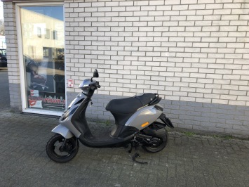 LEUKE PIAGGIO ZIP SP 45KM BROM NARDO GREY BJ2009 10.000KM