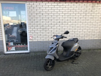 LEUKE PIAGGIO ZIP SP 45KM BROM NARDO GREY BJ2009 10.000KM