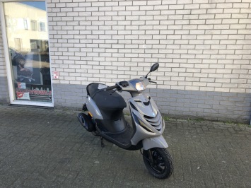 LEUKE PIAGGIO ZIP SP 45KM BROM NARDO GREY BJ2009 10.000KM