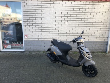 LEUKE PIAGGIO ZIP SP 45KM BROM NARDO GREY BJ2009 10.000KM