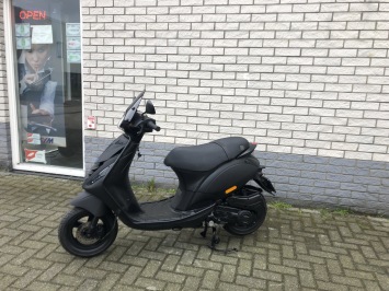 GAVE PIAGGIO ZIP SP 45KM BROM MAT BLACK BJ 2019 4000KM 