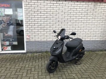 GAVE PIAGGIO ZIP SP 45KM BROM MAT BLACK BJ 2019 4000KM 