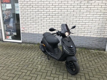 GAVE PIAGGIO ZIP SP 45KM BROM MAT BLACK BJ 2019 4000KM 