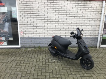 GAVE PIAGGIO ZIP SP 45KM BROM MAT BLACK BJ 2019 4000KM 