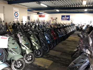 12-03-2025 Volledig nieuwe aanvoer piaggio zip en vespa sprint kom langs