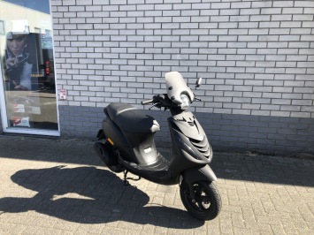 MOOIE PIAGGIO ZIP SP 45KM BROM MAT ZWART BJ2014 9000KM